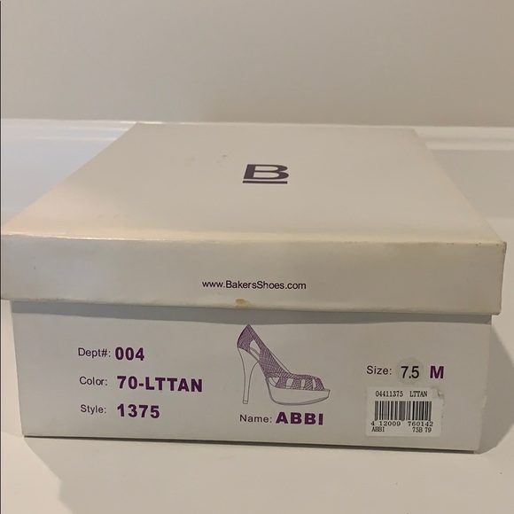 Bakers Peep Toe Pumps - Picture 14 of 16